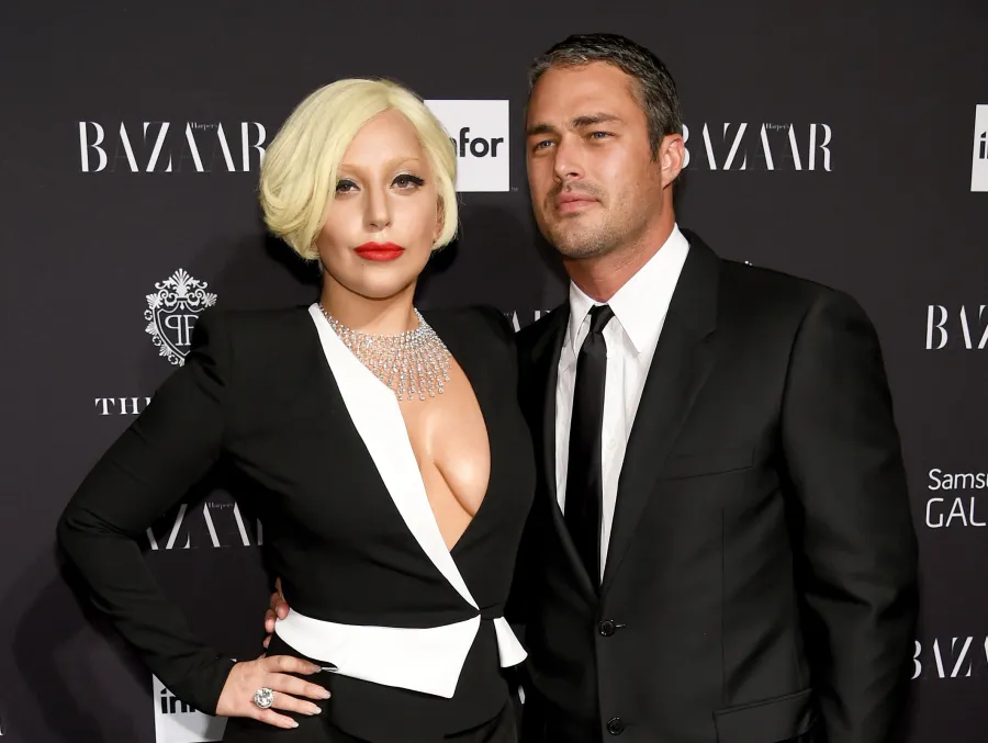 1415309028_lady gaga taylor kinney zoom