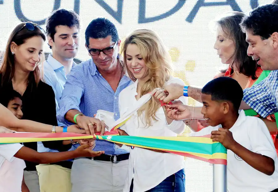 1416000485_shakira zoom