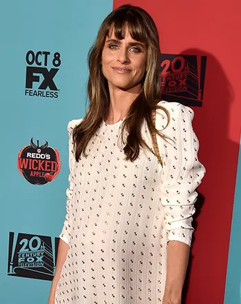 1417996954_amanda peet_3