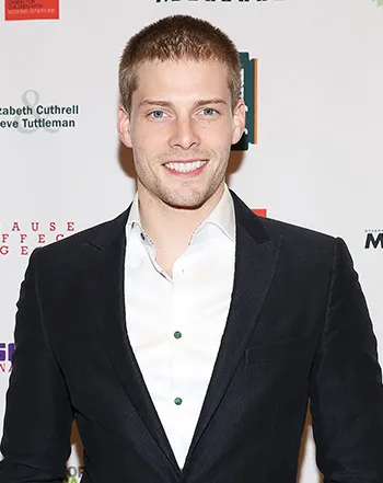 1418074757_hunter parrish 441