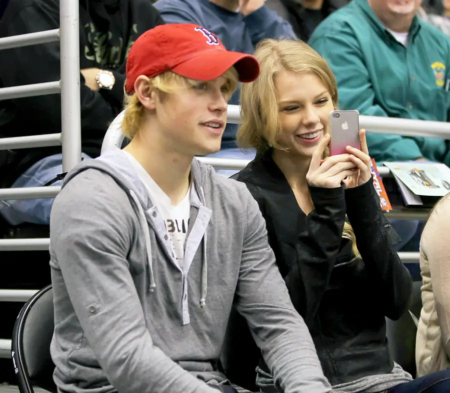 1418370010_109465013_taylor swift chord overstreet zoom