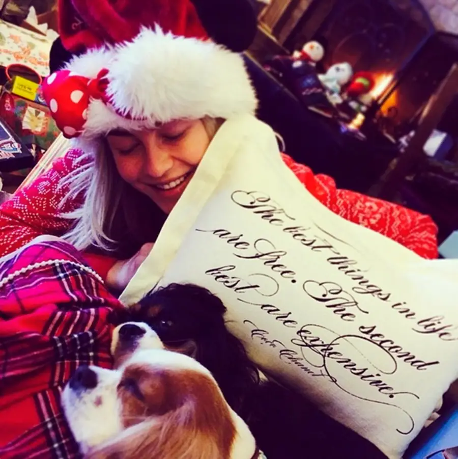 1418757267_julianna hough christmas pj zoom