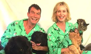 1418949423_rebecca romijn christmas pj 178