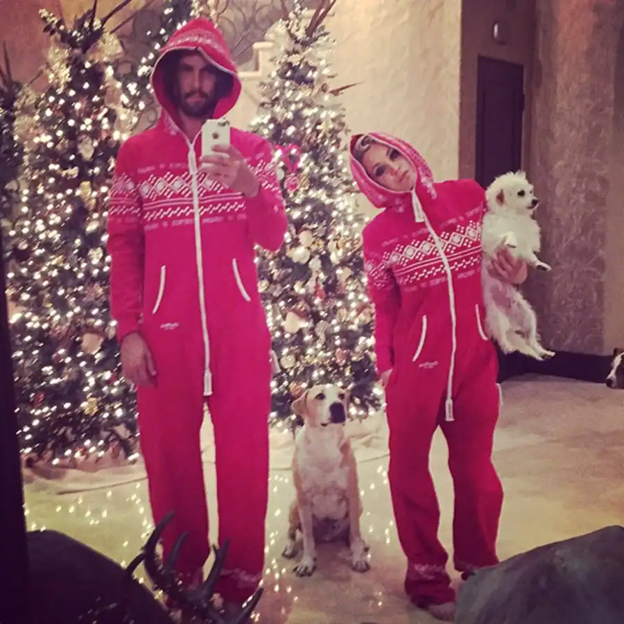 1419013264_kaley cuoco christmas pj zoom