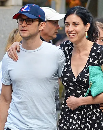 1420074467_joseph gordon levitt marries tasha mccauley_3