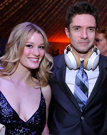 1420986196_ashley hinshaw topher grace engaged_1_3