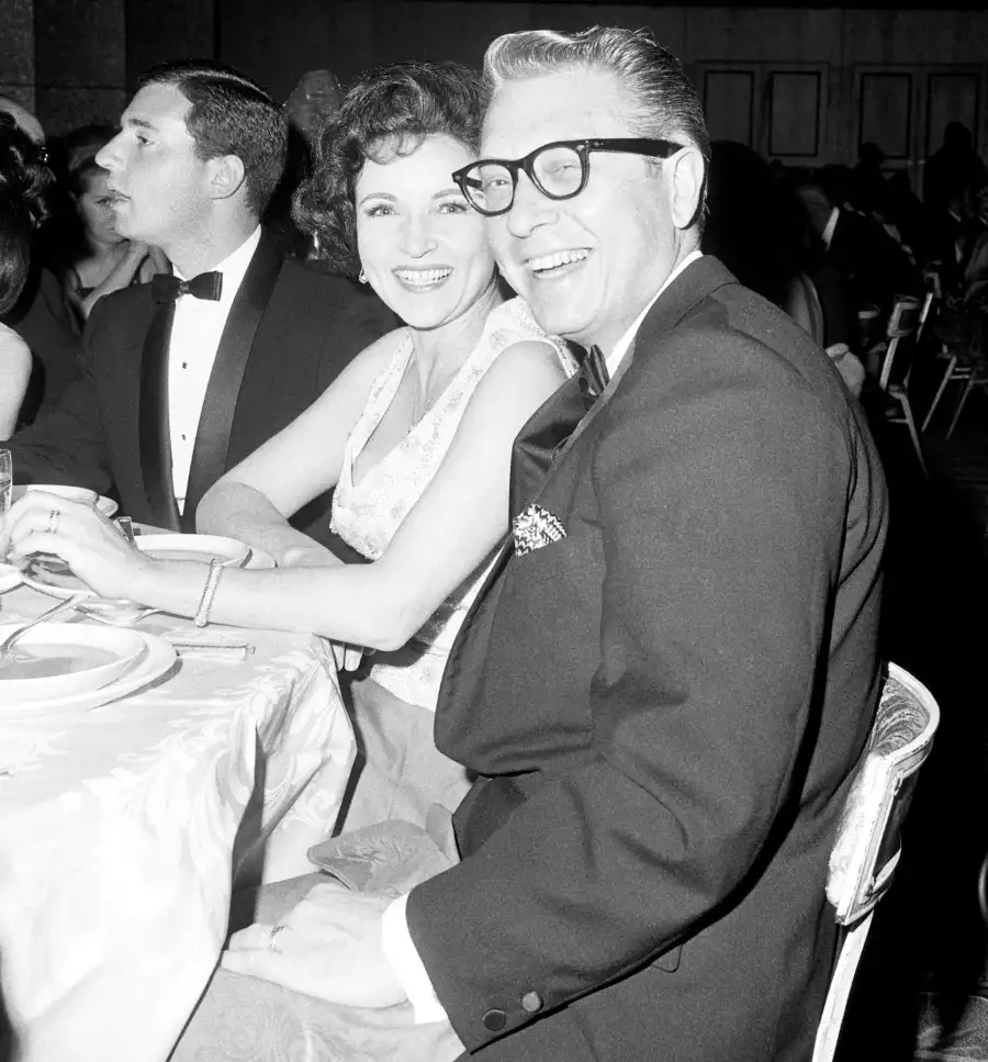 1421182934_4 off screen romance zoom