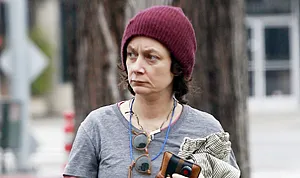 1421258931_sara gilbert 178