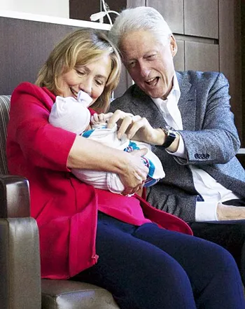 1421341650_hillary clinton bill clinton baby charlotte 441