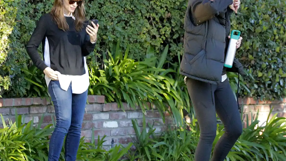 Jennifer Garner and Helen Hunt