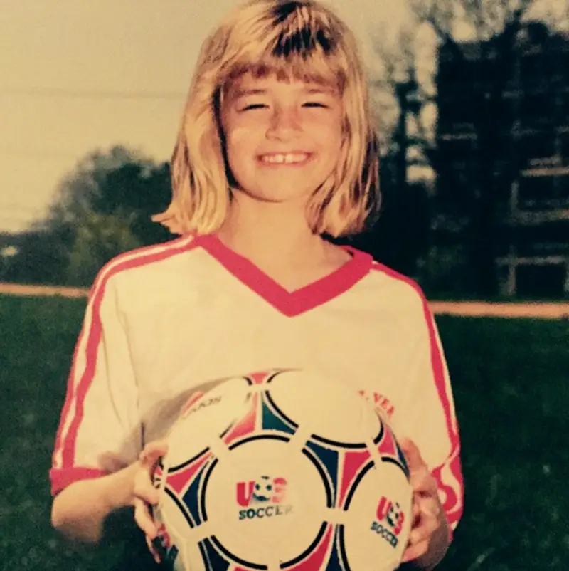 1421957325_beth behrs tbt zoom 3420aa47 5ca7 4e79 871e a3d06e284aee