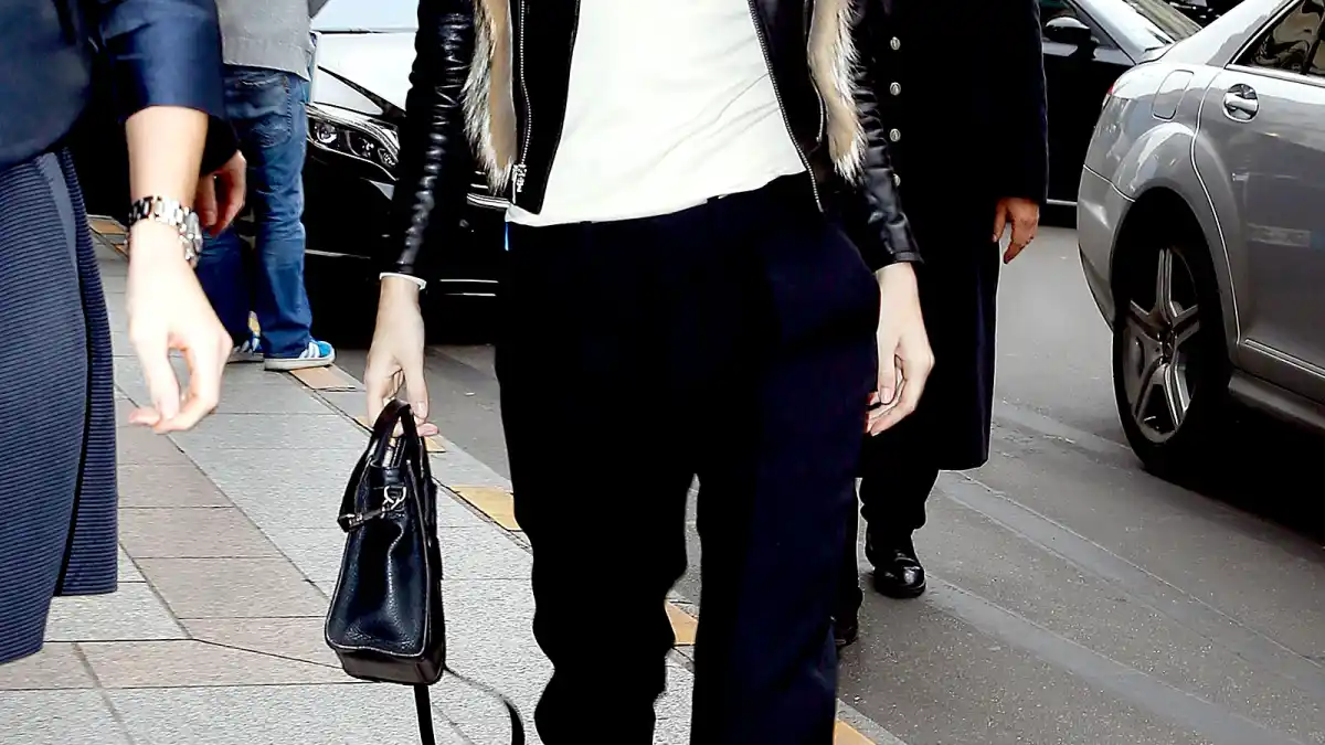 Kendall Jenner her hotel after the Chanel Show on January 27, 2015.