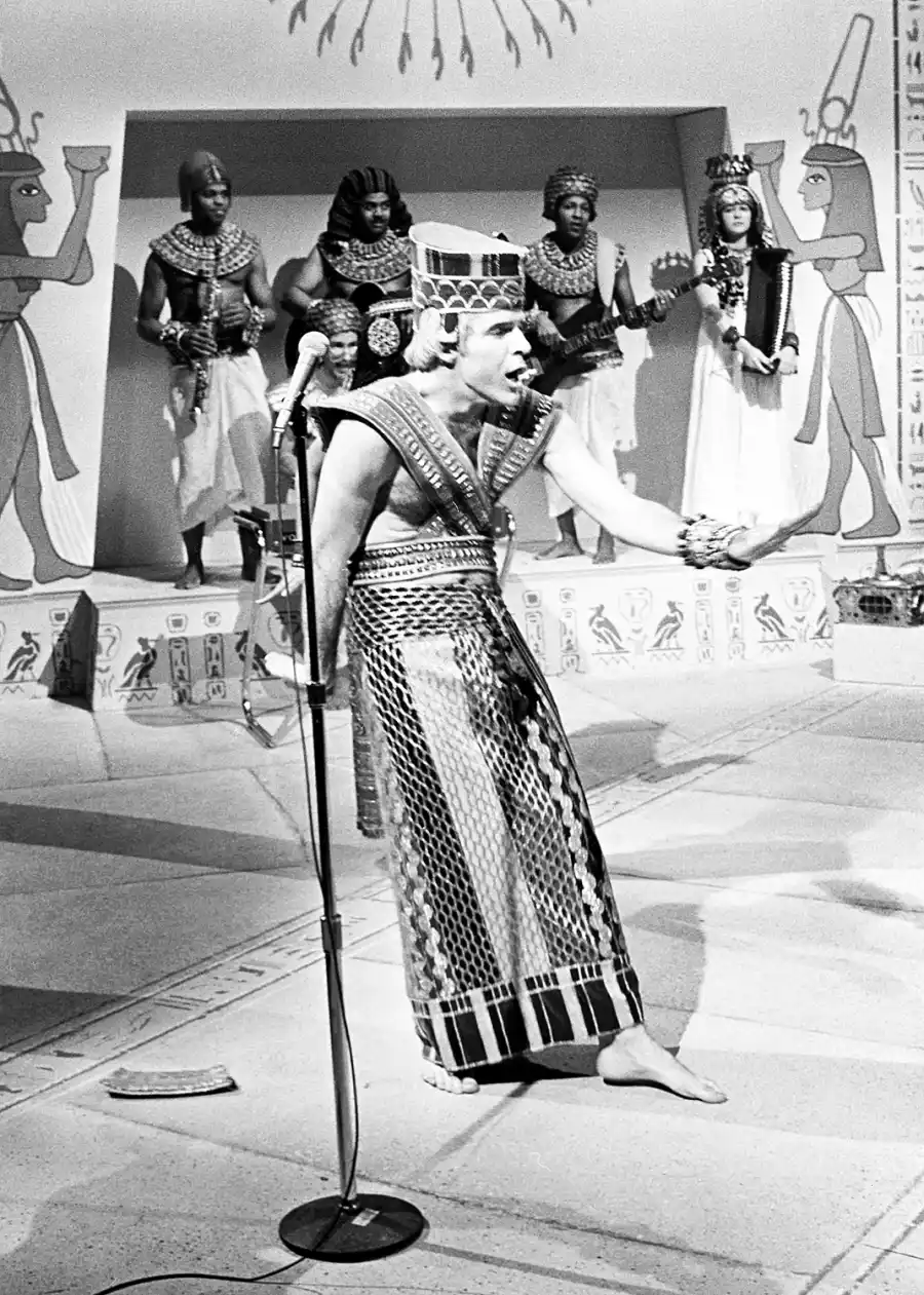 1423747969_steve martin zoom