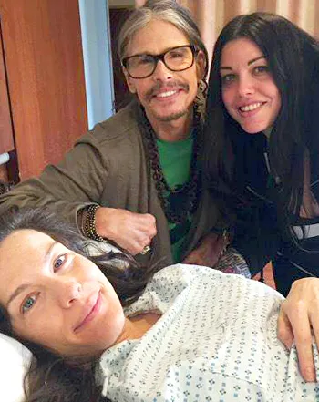 1423871272_liv tyler steven tyler mia tyler 350