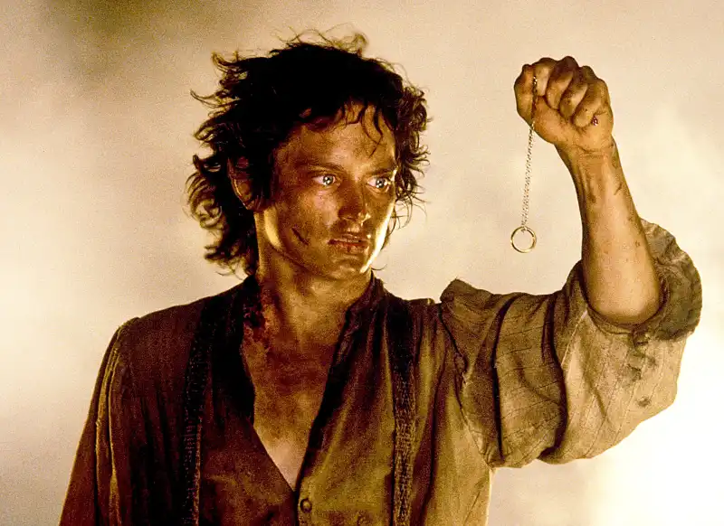 1424427352_mcdloof_ec265_h_lord of the rings elijah wood zoom