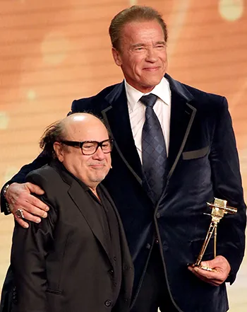 1425245634_danny devito arnold schwarzenegger_3