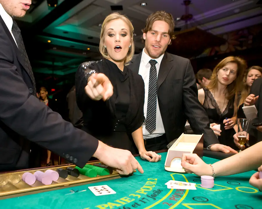 1425422758_001 canada zoom