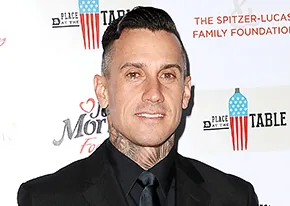 1425495369carey hart 206