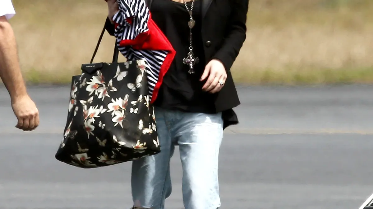 Jessica Simpson in jeans and blazer on March 9, 2015.
