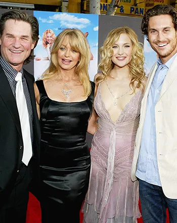 1426631285_kurt russell oliver hudson kate hudson 441