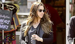 1427114893_jessica biel bump 300