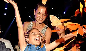 1427595795_suri cruise katie holmes 300