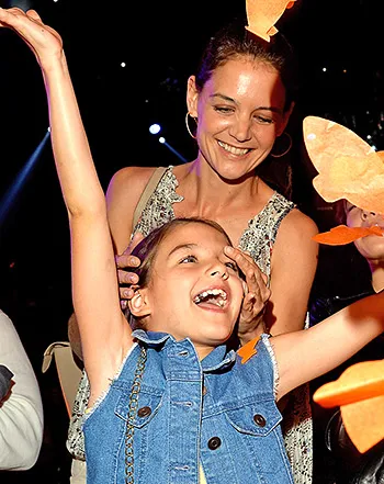 1427595795_suri cruise katie holmes 350