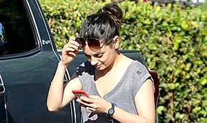 1427727811_mila kunis 300