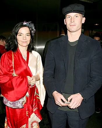 1427982596_bjork ex husband 441