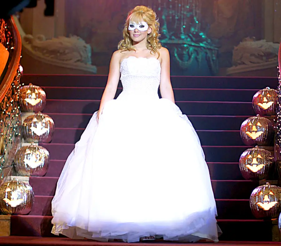 1429169170_mcdcist_ec070_h_hilary duff cinderella story zoom