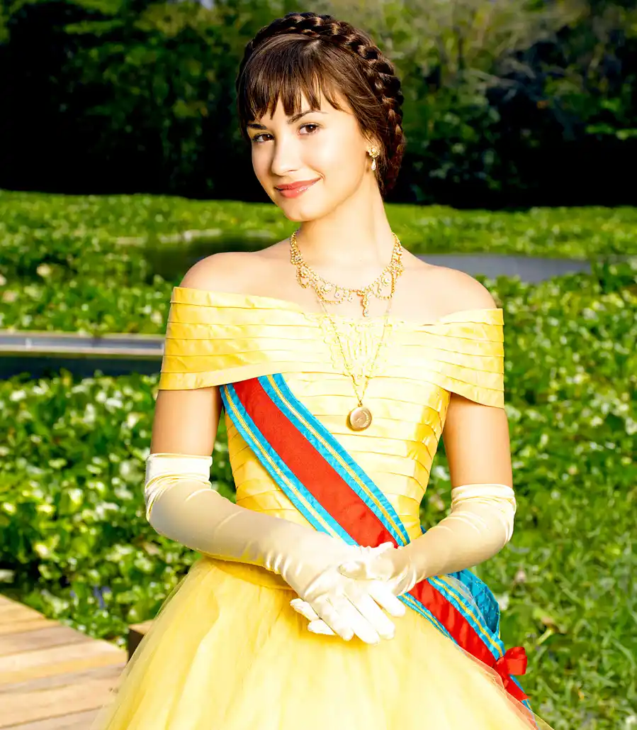 1429171376_demi lovato princess protection program zoom