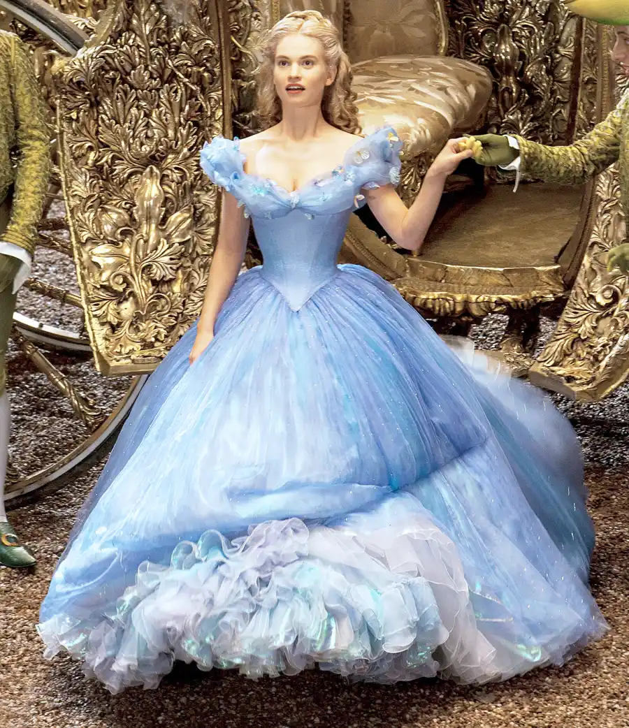 1429172562_mcdcind_ec115_h_lily james cinderella zoom