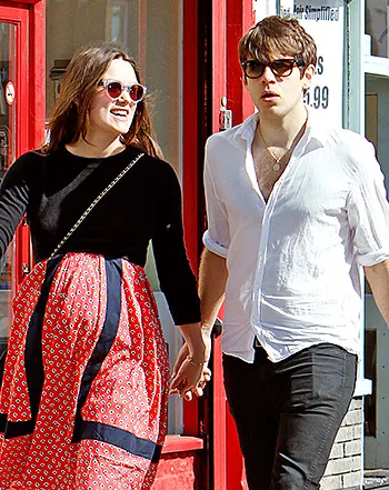1429208570_keira knightley james righton 350