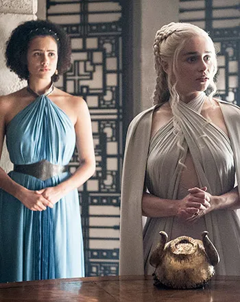 1429224912_nathalie emmanuel emilia clarke 441