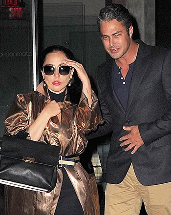 1431373722_lady gaga taylor kinney 441