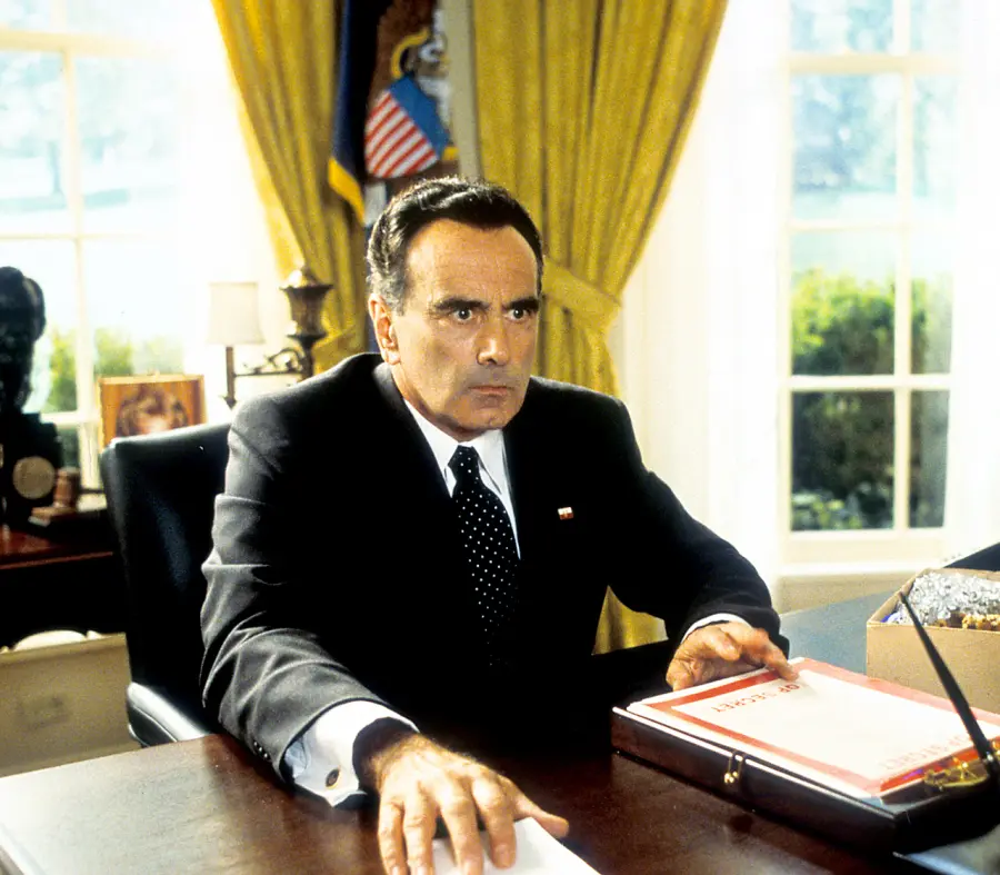 1431547769_159829806_dan hedaya dick zoom