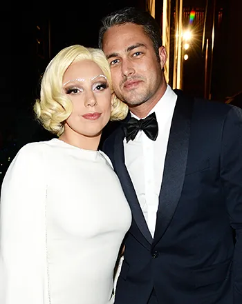 1432211990_lady gaga taylor kinney 441