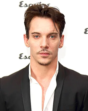 1432655795_jonathan rhys meyers 441
