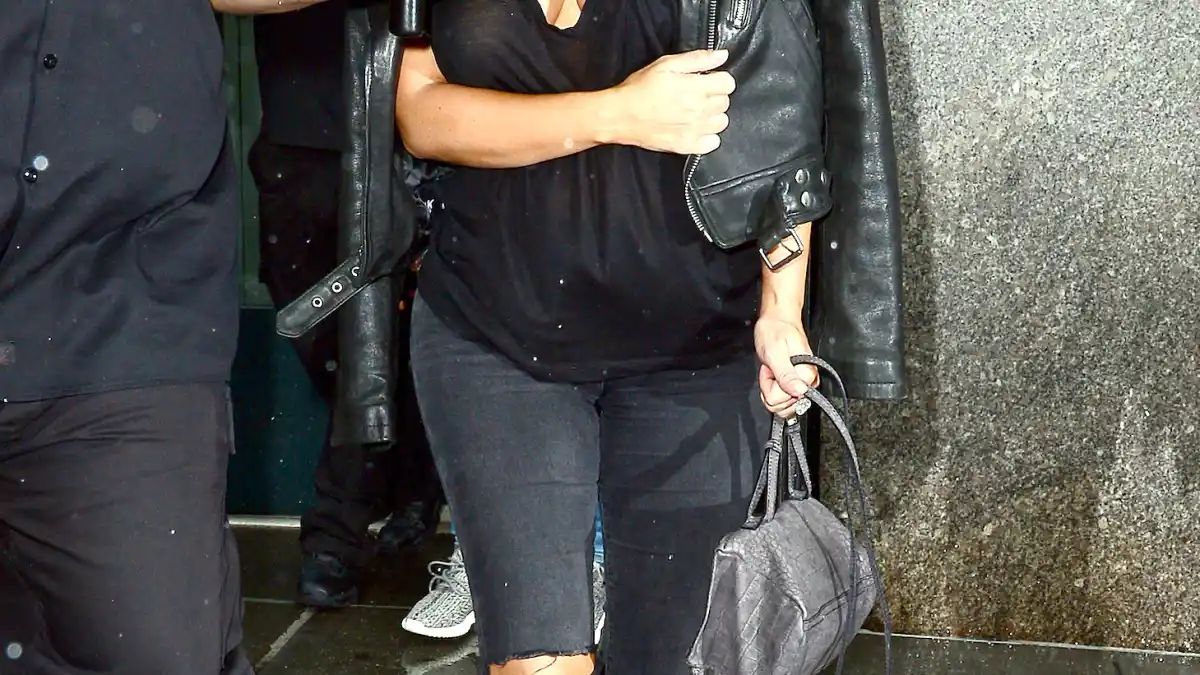 Pregnant Kim Kardashian leaves her apartment in NYC on June 1, 2015.