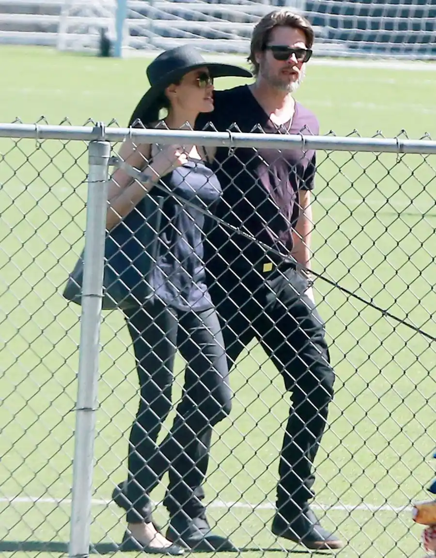 1433360474_brad pitt angelina jolie soccer zoom