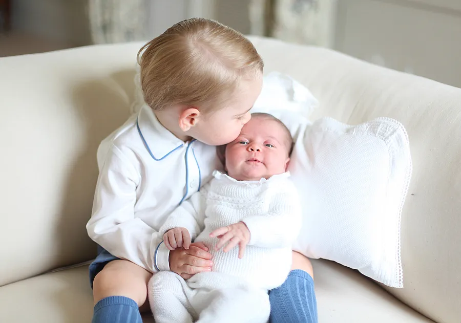 1433774446_prince george princess charlotte zoom 02