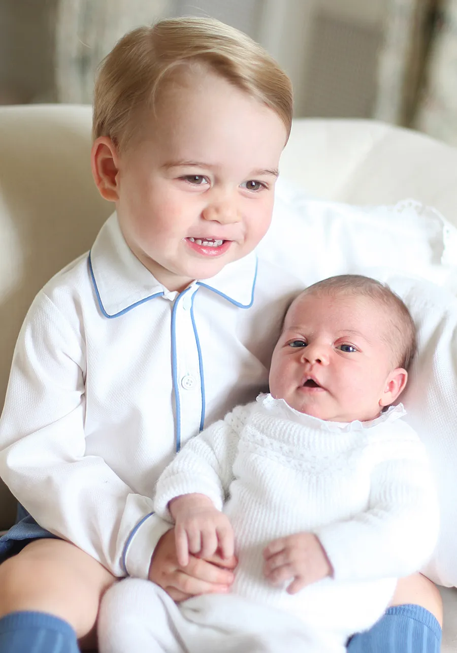 1433774999_prince george princess charlotte zoom 03