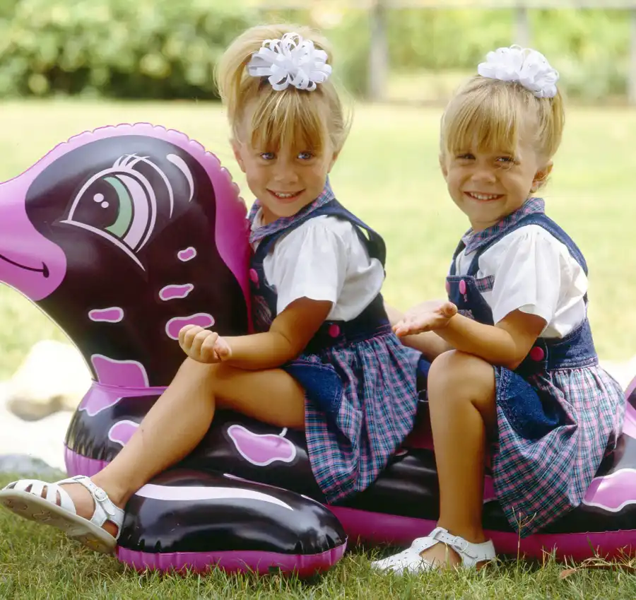 1434064809_mary kate ashley olsen blowup zoom