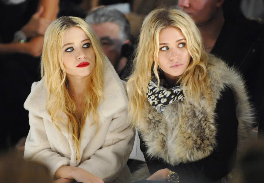 1434066333_mary kate ashley olsen fashion show new zoom