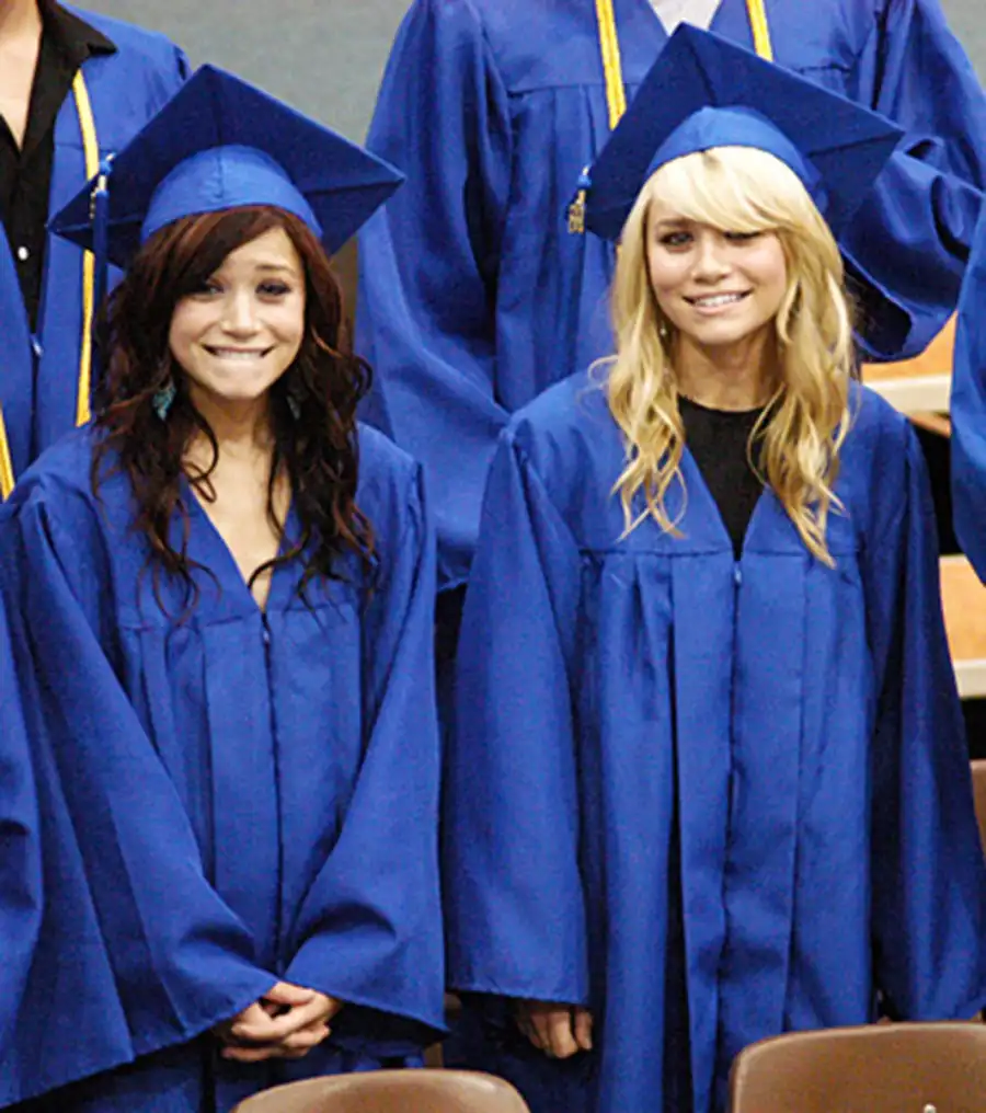 1434066517_mary kate ashley graduation zoom