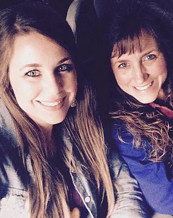 1434119823_jana duggar michelle duggar 441