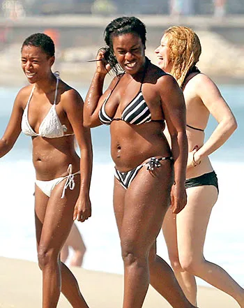 1434127217_samira wiley uzo aduba natasha lyonne bikini 350