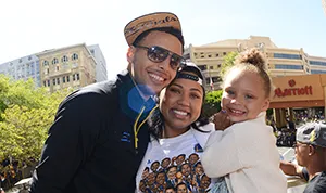 1434807531_4_stephen curry s daughter riley rides float at warriors parade
