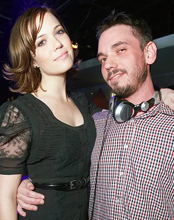 1435092546_mandy moore dj am 441
