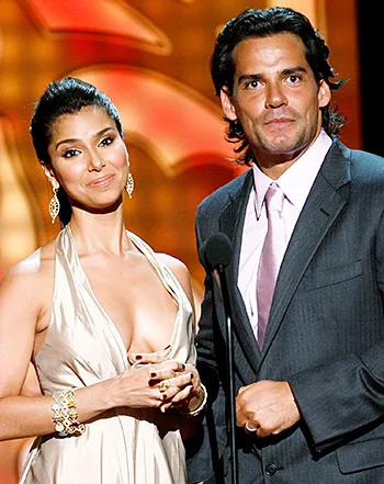 1435322695_roselyn sanchez cristian de la fuente 441